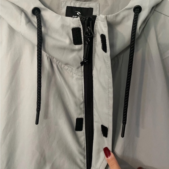 Rip Curl Hoodie Style Windbreaker - Picture 3 of 8